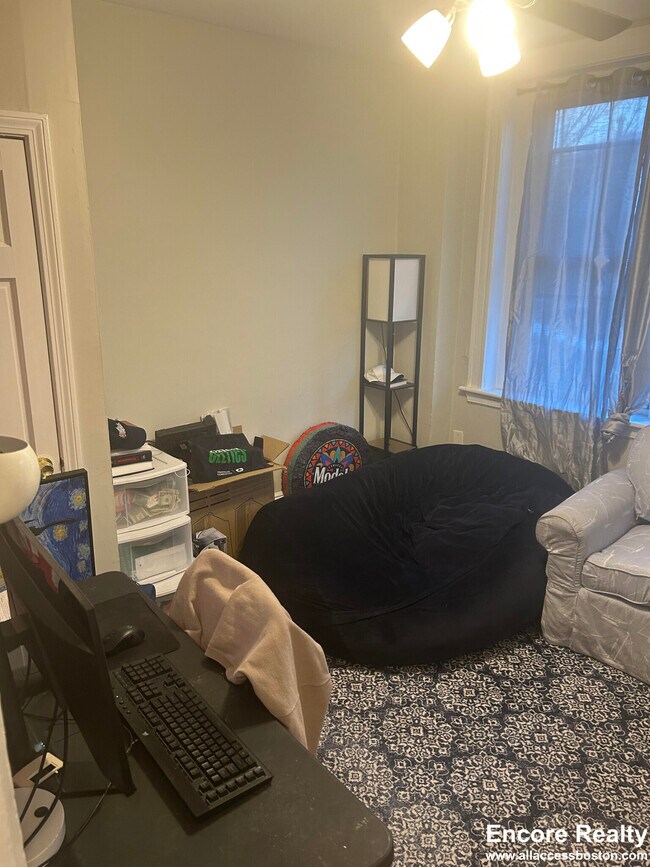 Building Photo - 115 Salem St