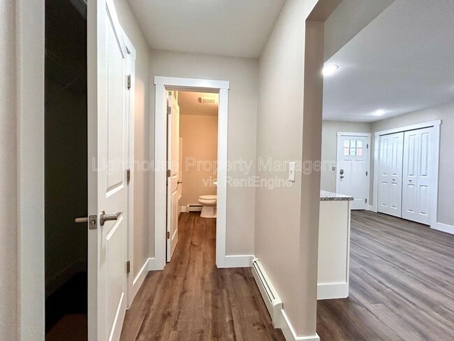 Building Photo - 2876 Taft Ave SW