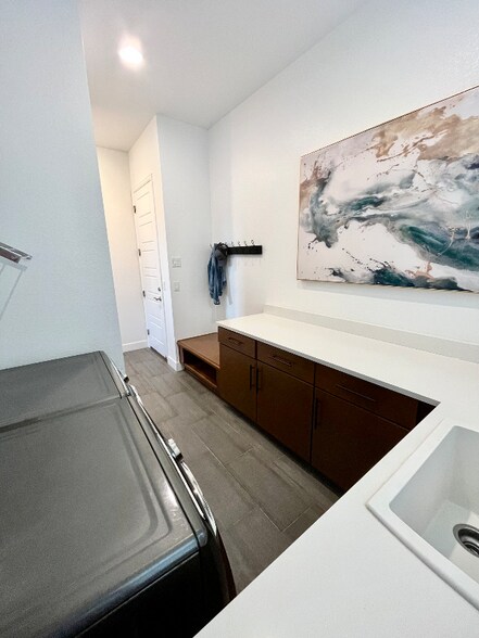 Building Photo - 11181 Sweet Cicely Dr