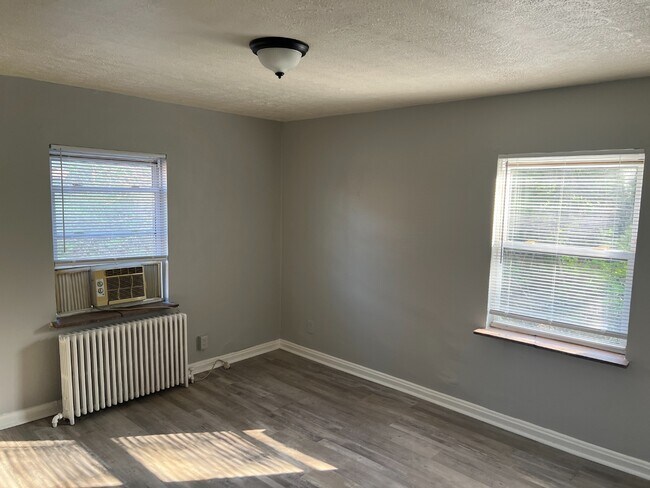 Building Photo - Spacious, Newly Updated 1-Bed Near UC & Downtown — Off-Street Parking, Radiant Heat