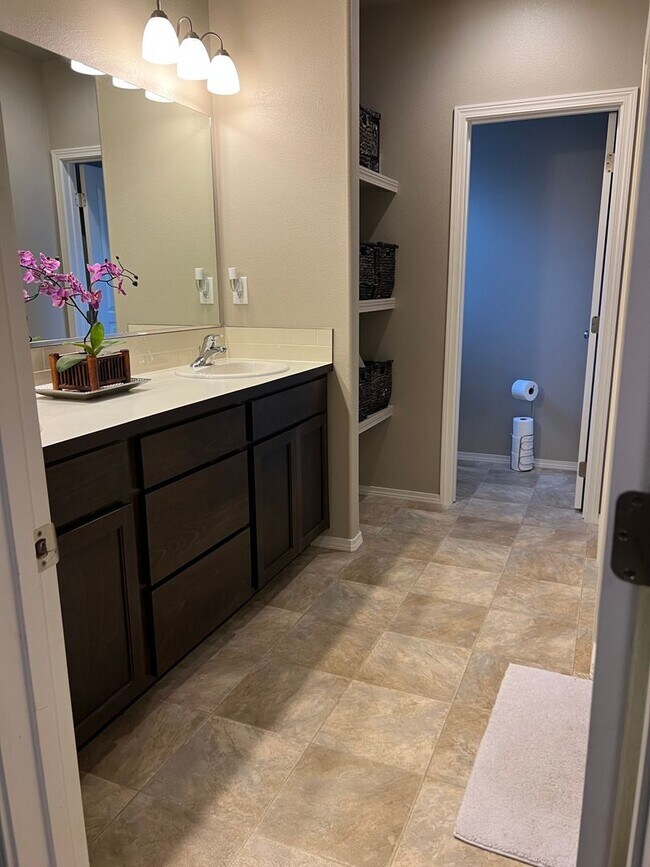 Building Photo - Home in Hayden North!