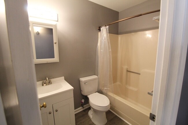 Building Photo - 1337 Bradley Dr