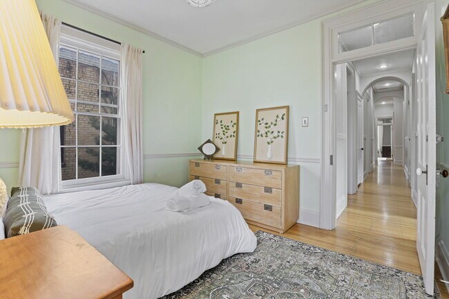 Building Photo - 550 E Town St