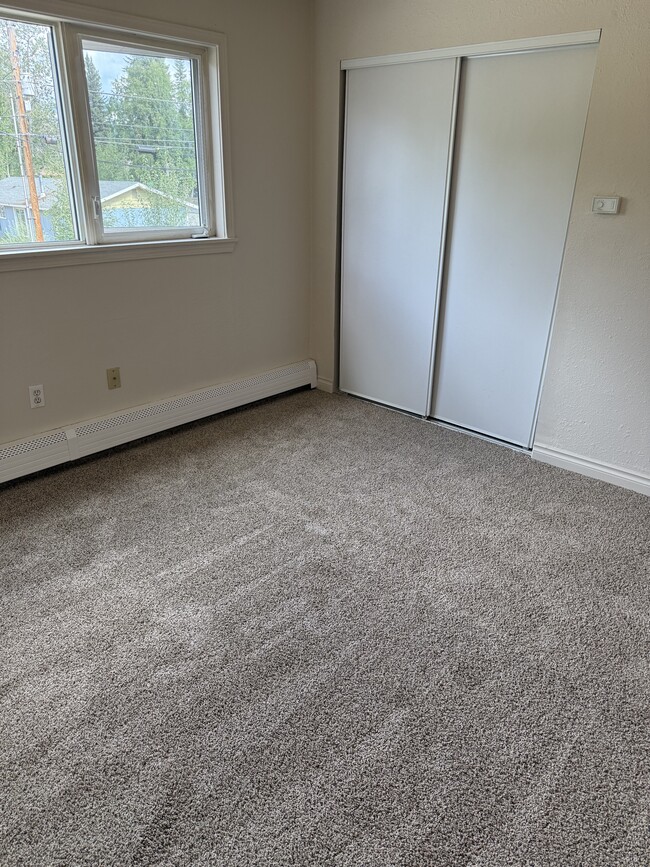 Building Photo - 100 B St