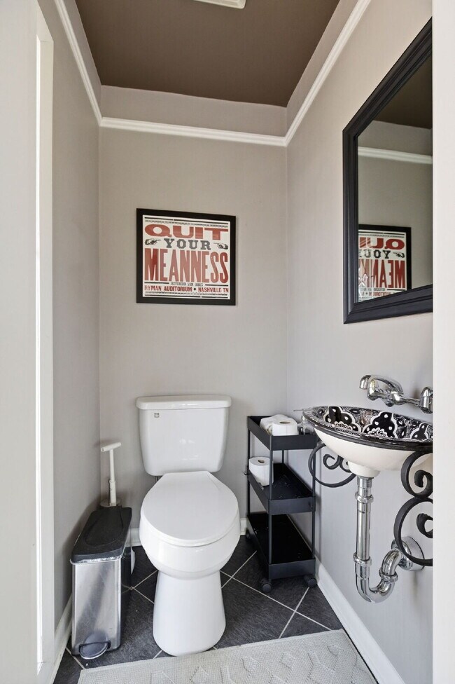 Building Photo - Charming 3-Bed Oasis with Scenic Waterfront Views and Pool 15 minutes from Downtown Nashville