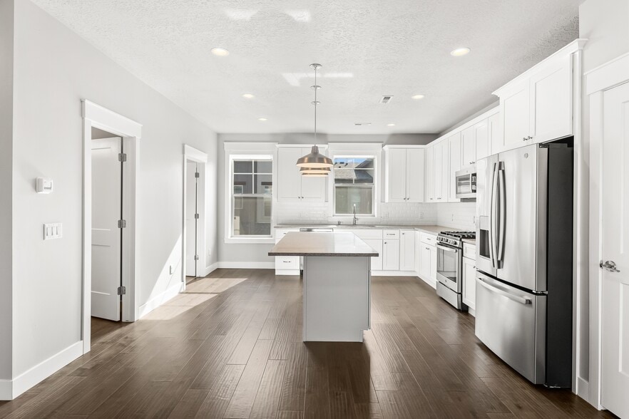 Building Photo - 10374 S Sage Canal Way