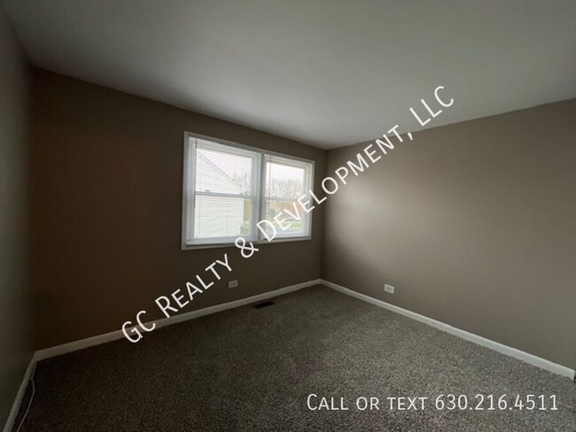 Building Photo - *** 2 FREE WEEKS OF RENT / 2 BDRM - 1 BTH ...