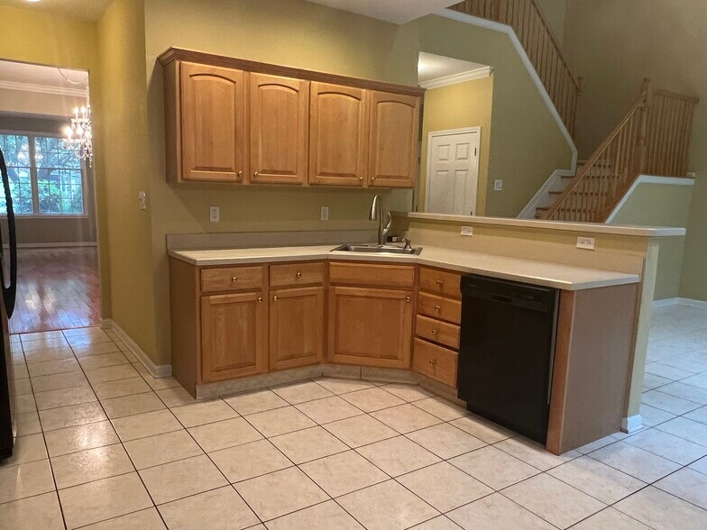 Building Photo - 75 Spring Hill Cir