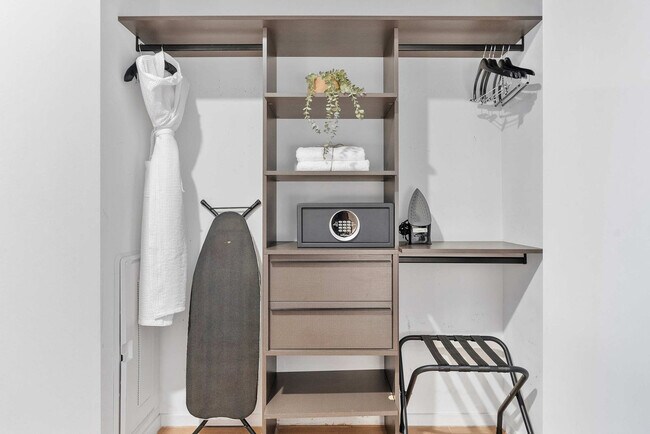 Building Photo - 398 NE 5th St