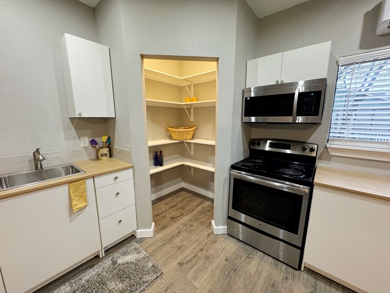 Building Photo - 142 Avant