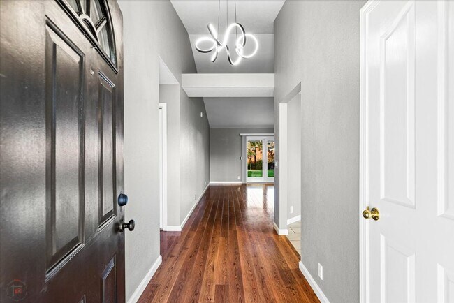 Building Photo - Lovely 3 Bedroom/2 Bath Home Located in Lodi Ca