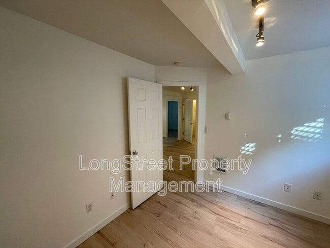 Building Photo - 4848 SE Bybee Blvd