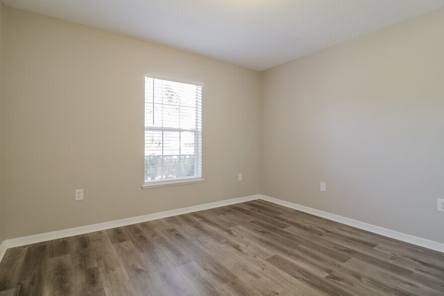 Building Photo - 2114 Nicollett Way