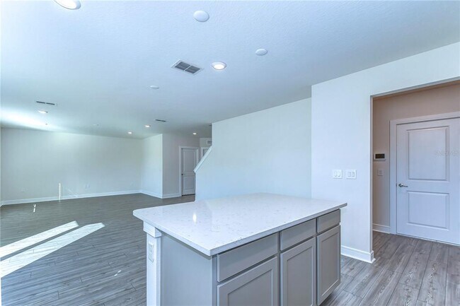 Building Photo - 30600 Thunderbird Dr