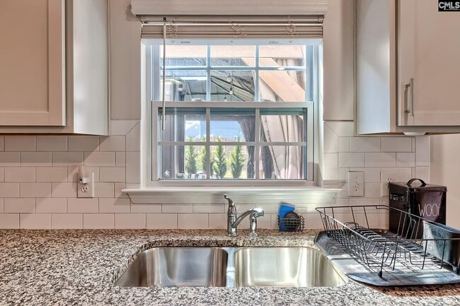 Building Photo - 660 Collett Dr