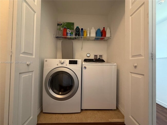 Building Photo - 6330 S Station Square