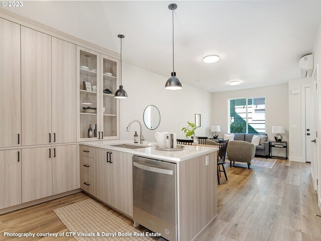 Building Photo - Stunning Modern Condo in Woodstock with Washer/Dryer in-unit, Patio & More