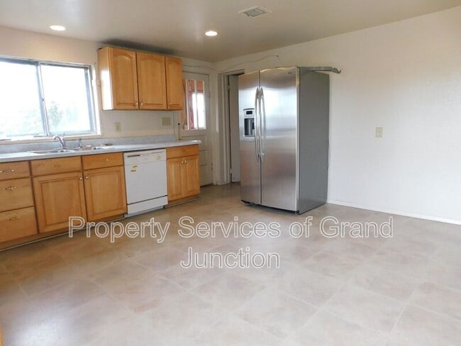 Building Photo - 1278-1215 15 Rd