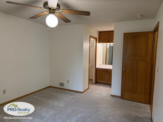 Building Photo - 3 Bedroom Home in Shoreview