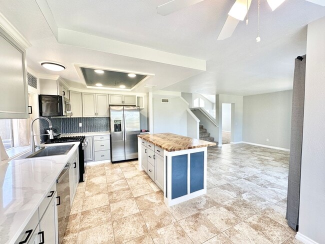 Building Photo - Beautiful Two-Story Home, Guajome Park, Community Pool, San Luis Rey Hiking/Biking Path, Lovely C...