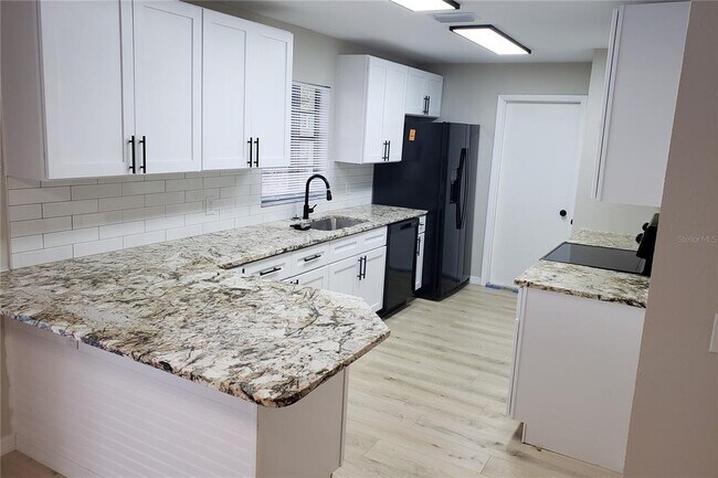 Building Photo - 4284 Everett Ave