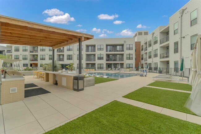 Building Photo - 1701 Simond Ave