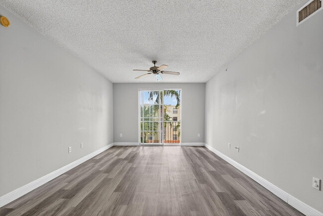 Building Photo - 780 S Sapodilla Ave