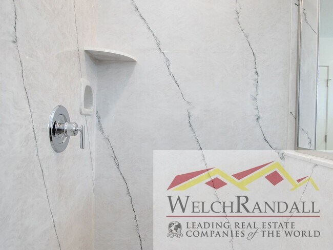 Building Photo - Spacious 3 Bed 2.5 Bath Townhome in West Haven