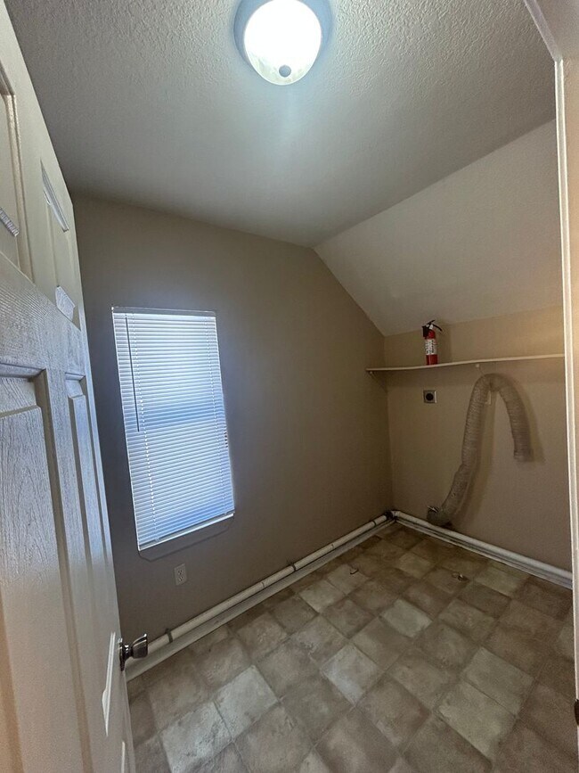 Building Photo - New Listing!!!