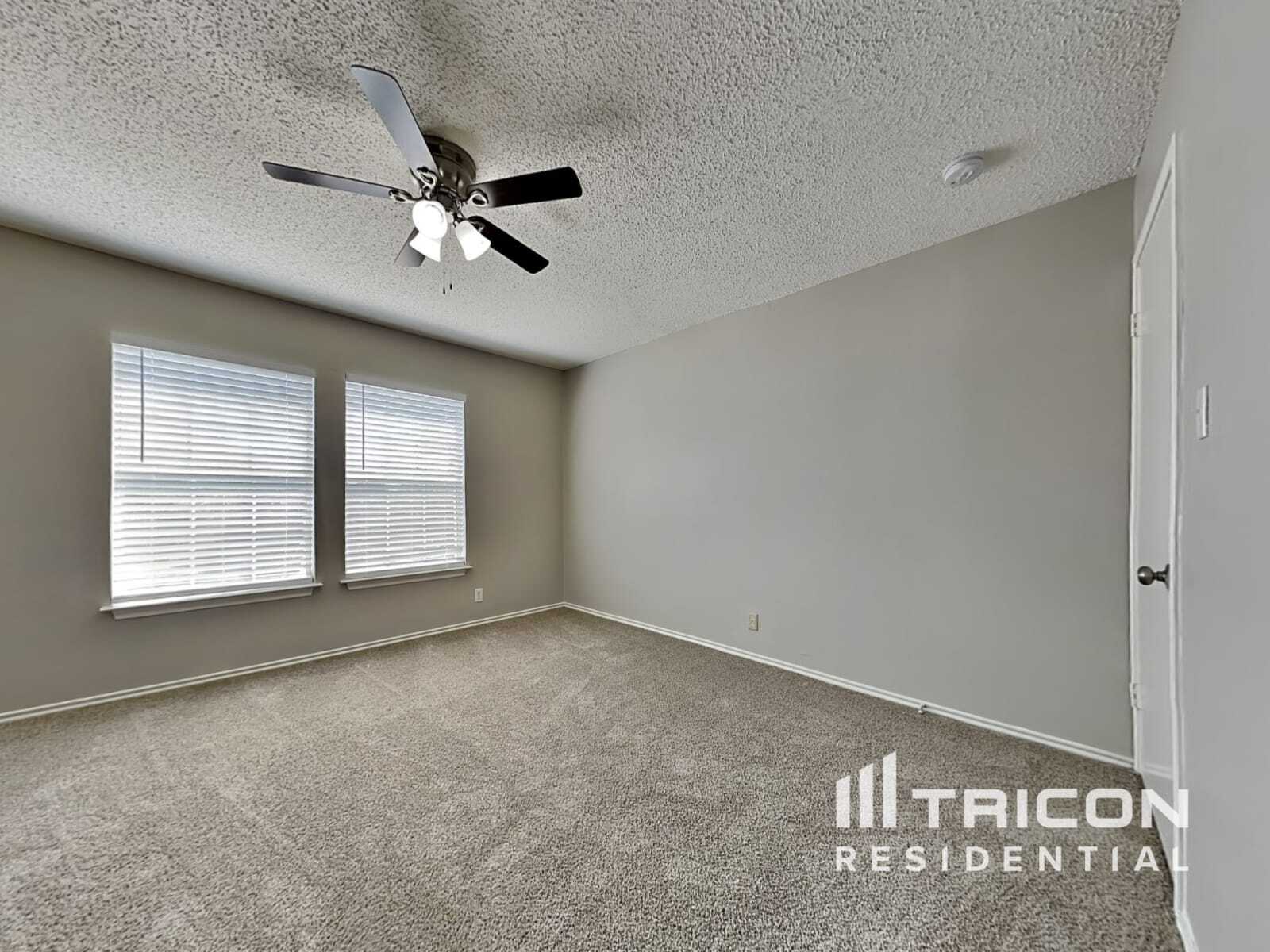 Building Photo - 931 Whispering Hollow Dr