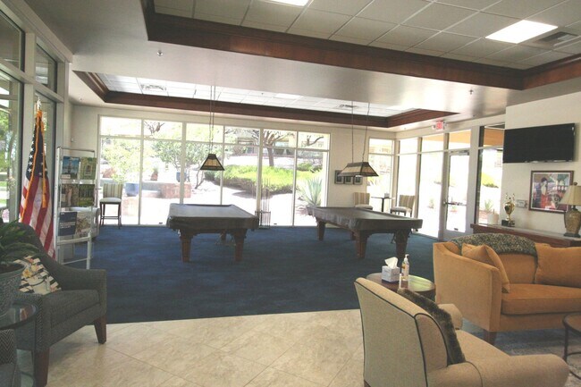 Building Photo - 2 bed w/den, 2 bath, 2 car single story house