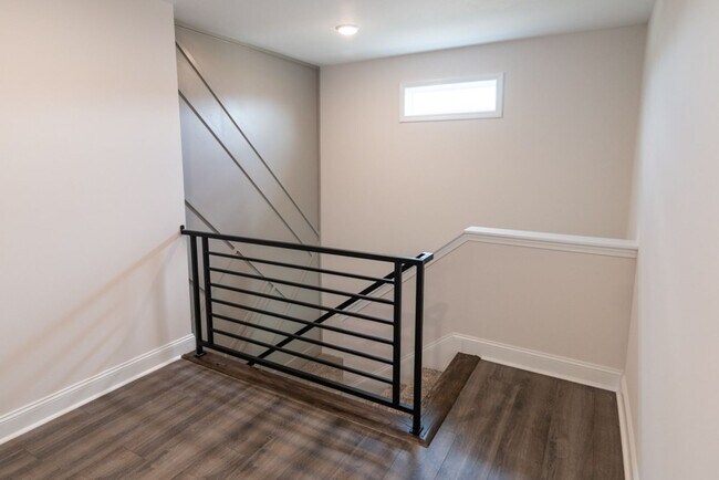 Building Photo - Welcome to Clarksville!