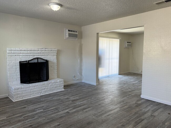 Building Photo - 309 Cordova Ln