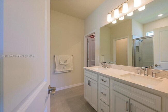 Building Photo - 12300 SW Myrtle Oak Dr