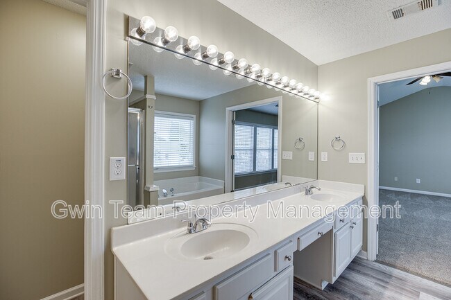 Building Photo - 305 Leatherman Ct