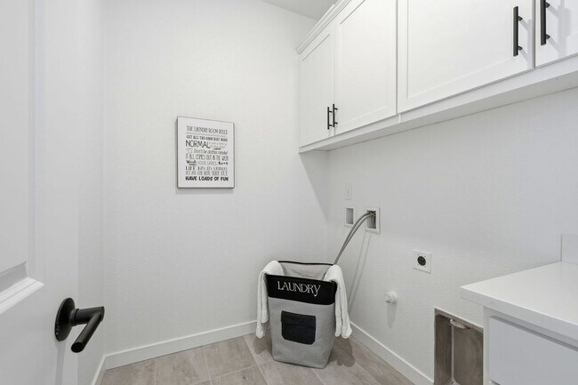 Building Photo - 1550 Plumas Dr
