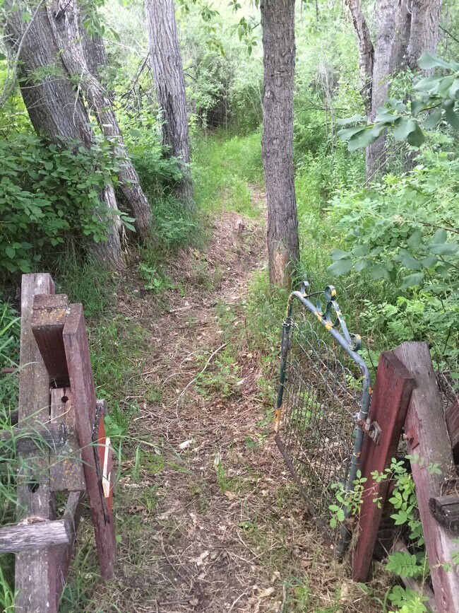 Creek access - 568 Armington Rd