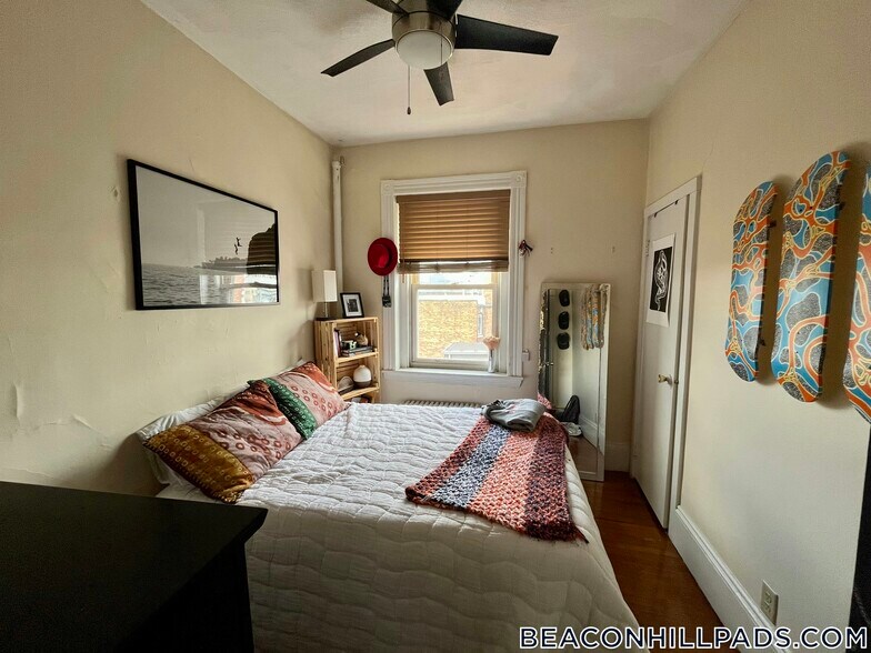 Building Photo - 108 Myrtle St