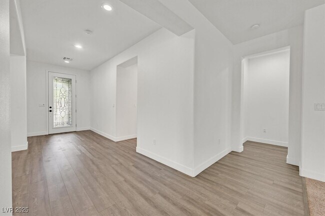 Building Photo - 913 Hickory Park St