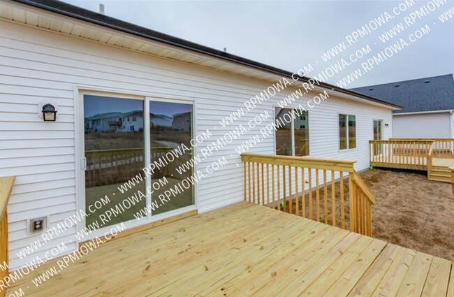 Building Photo - 755 Linden St