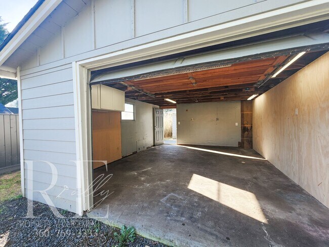 Building Photo - 529 Smith St