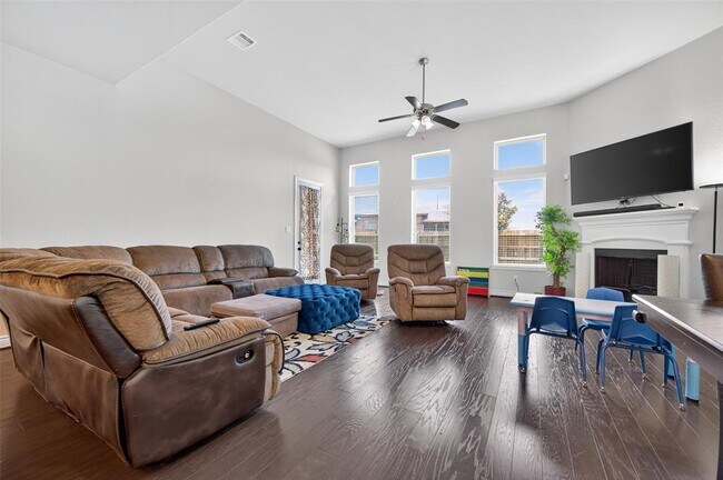 Building Photo - 4947 Thunder Creek Ln