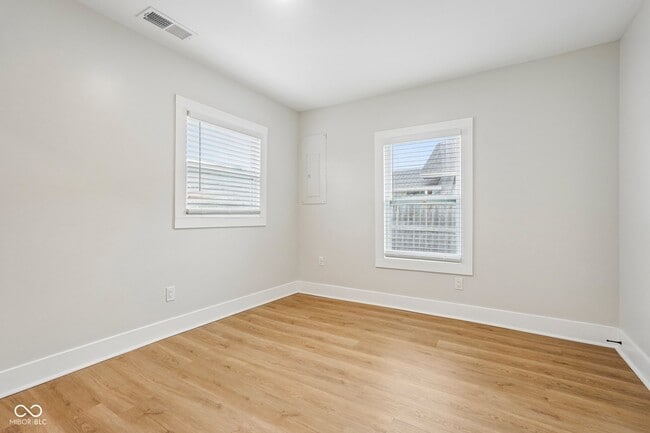 Building Photo - 3847 Hoyt Ave