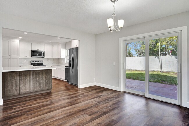 Building Photo - 9821 NW 5th Pl