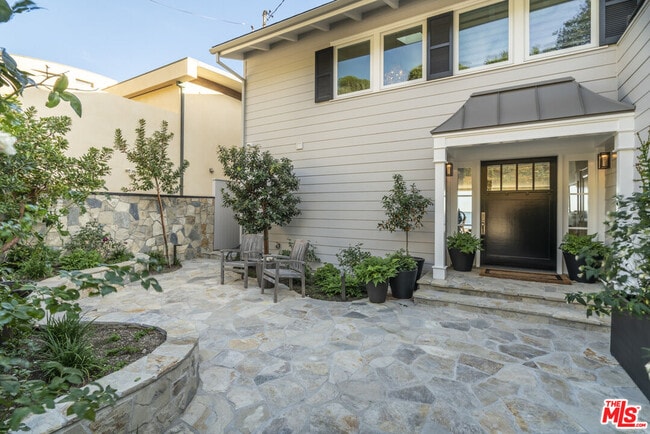 Building Photo - 27002 Malibu Cove Colony Dr