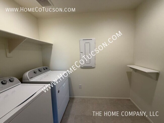 Building Photo - 7108 S Via Gaucho Viejo