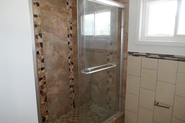 Building Photo - 5 E Judith Ann Dr