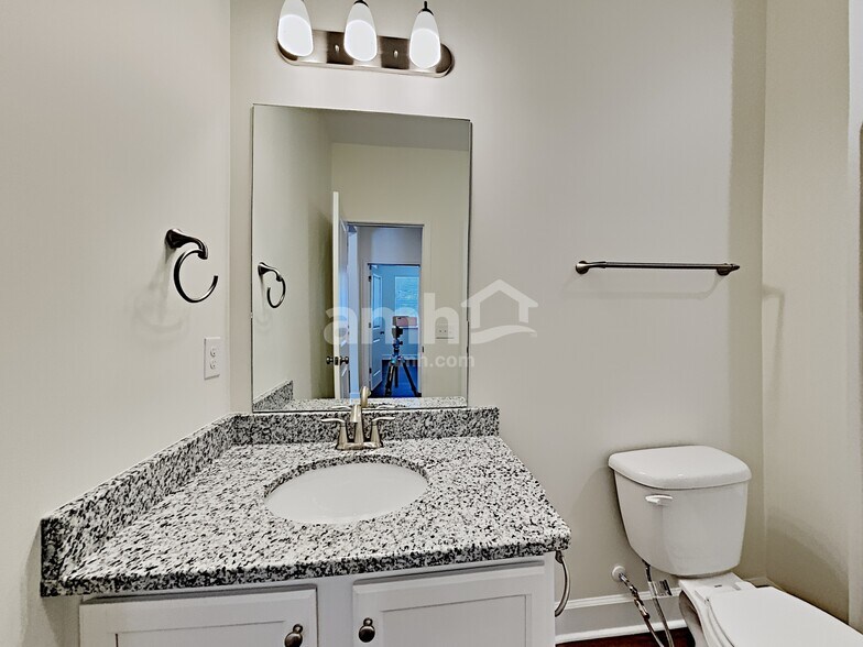 Building Photo - 4949 Chutney Dr