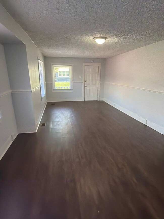 Building Photo - New Listing! 3BR/1BA home in North Brookside Park