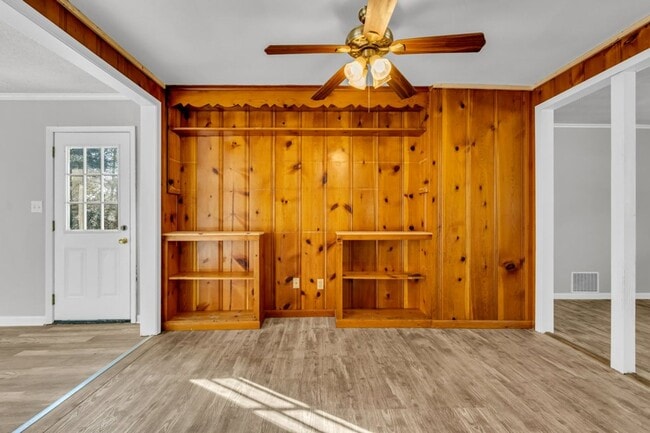 Building Photo - Renovated 4 Bedroom 2 Bath Home with Shop for Rent!